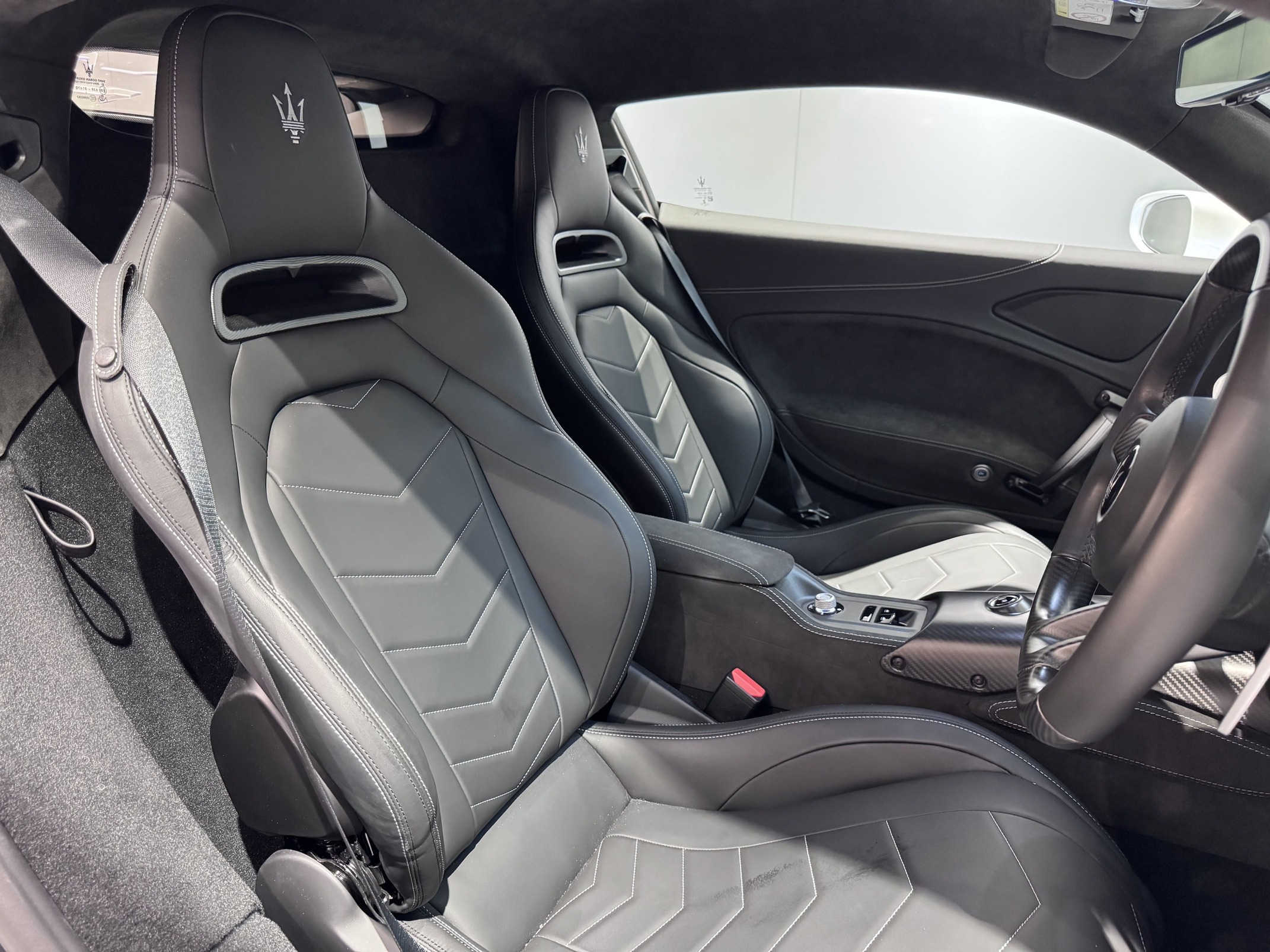 
								Maserati MC20 full									