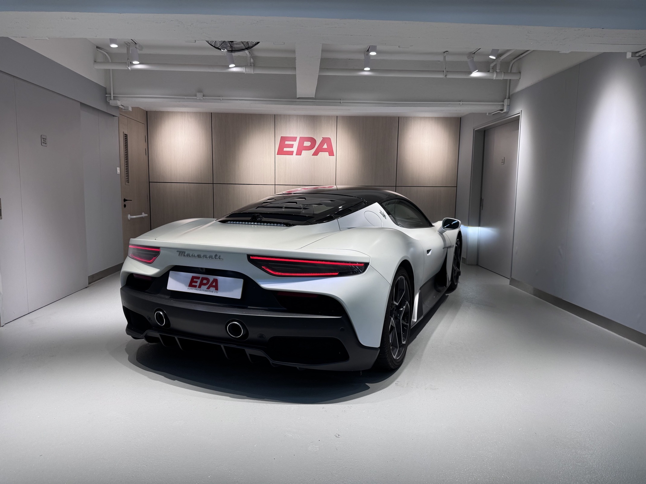 
								Maserati MC20 full									
