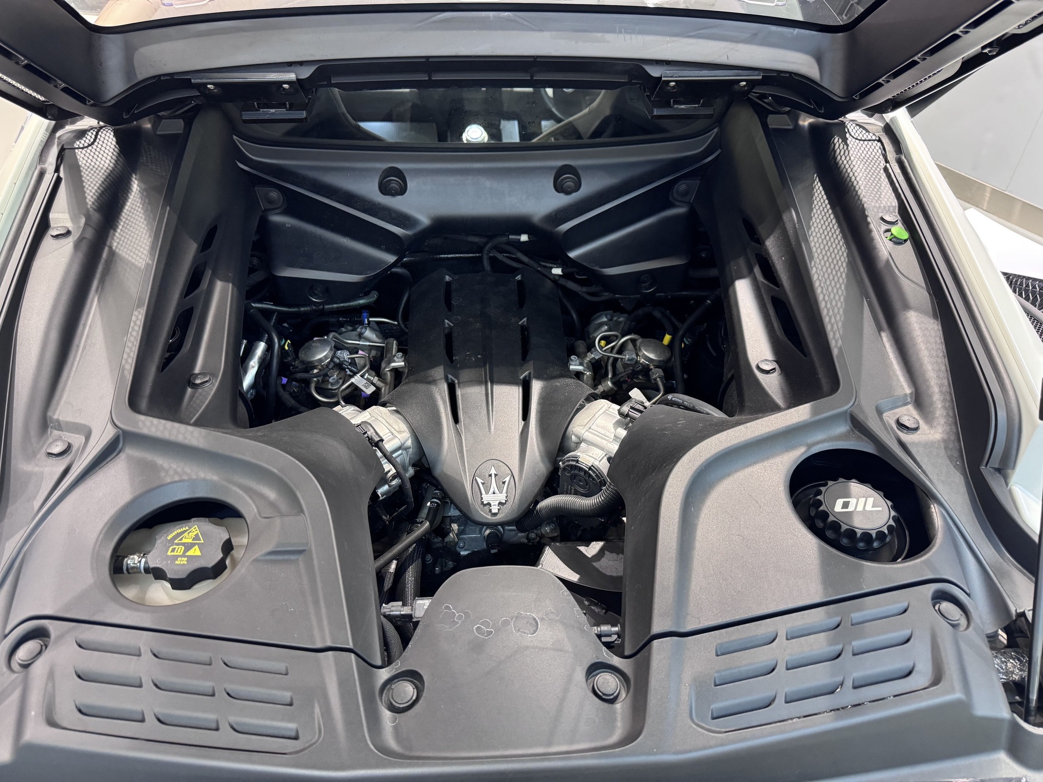 
								Maserati MC20 full									