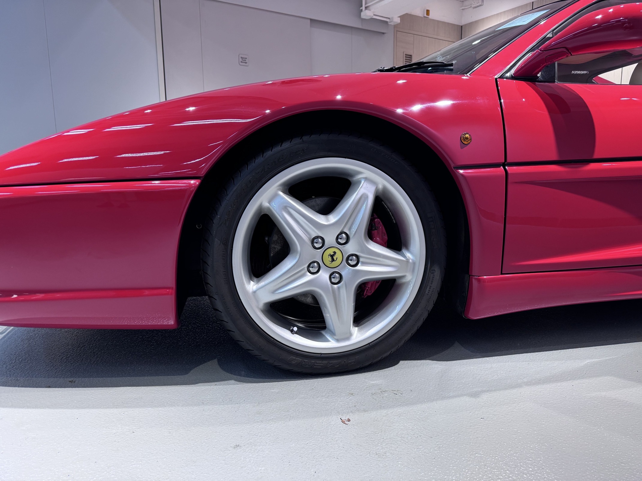 
								Ferrari F355 full									