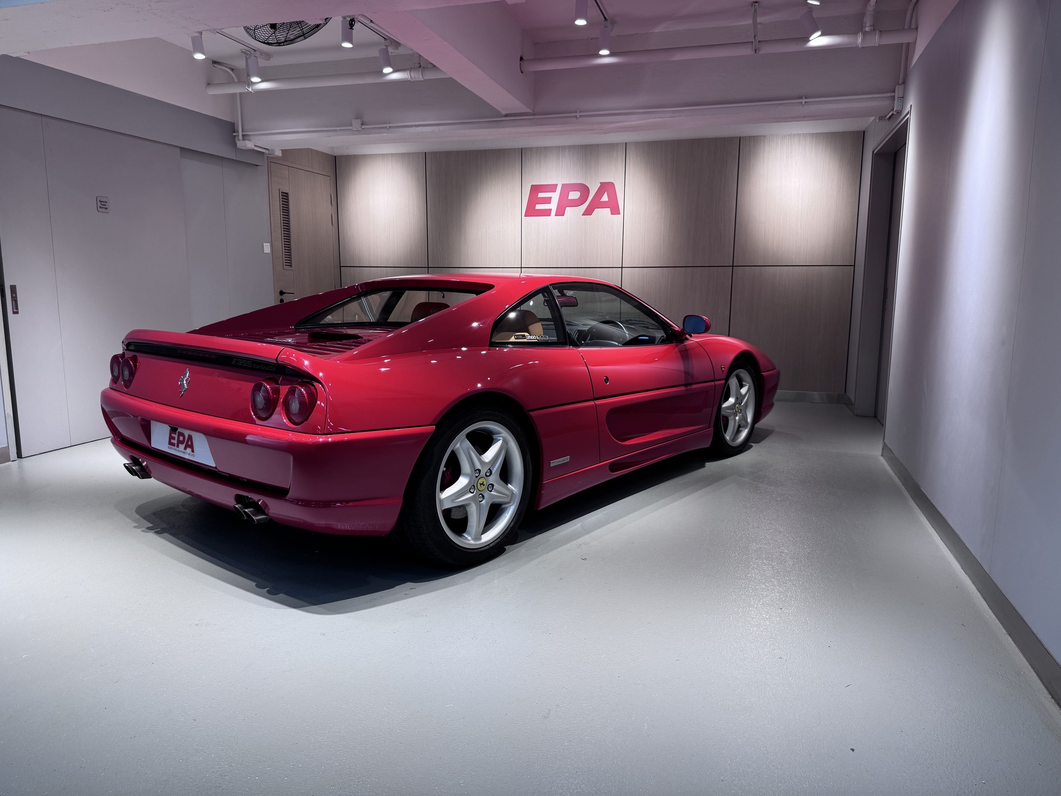 
								Ferrari F355 full									